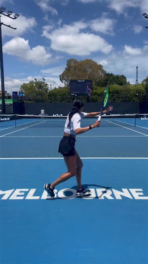 WTA no.38 Ann Li (@tennischampann) getting ready for her 1st rd match at the @australianopen 🏷️ #tennisplayer | Functional Tennis