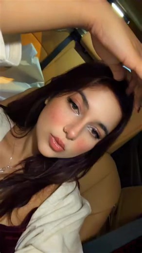 Samiya's Stunning Look: Embrace Her Beauty