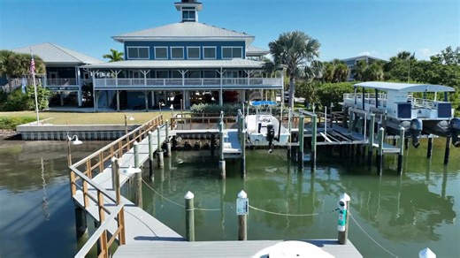 💙 Today and every day we are thankful for our amazing staff, volunteers and supporters who make it possible to continue our mission to restore the bay every day. We are so grateful for our wonderful community and to call this wonderful estuarine ecosystem home! From our Tampa Bay Watch family to yours, Happy Thanksgiving! 🍂 | Tampa Bay Watch