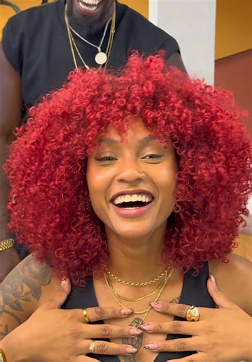 Cabelo Cacheado: Passo a Passo para Definição e Volume