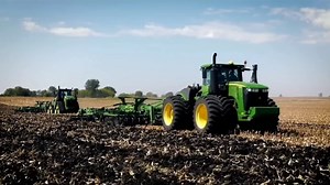 世界巨头约翰迪尔品牌 大马力拖拉机齐聚一堂