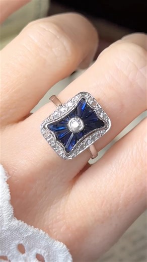 LA FERNANDE 💙💍 magnifique bague Art Déco (circa 1925) en or 18k et platine, saphirs & diamants ✨