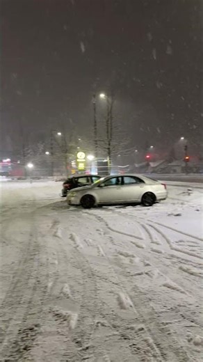 New Year’s Snowfall ❄️ | First Snow of the Year | Beautiful Winter Snowfall Vlog