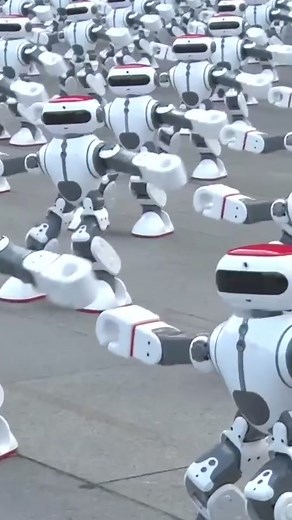 Most robots dancing simultaneously 🤖🎵 In 2017, 1,069 #robots busted moves in Guangzhou, China 🇨🇳