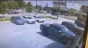 VIDEO: The moment a truck collided into the Synovus Bank on Milgen Road in Columbus was caught on video. Here is what we’ve been able to confirm: https://tinyurl.com/scseczv2 Courtesy: Security camera footage via Joe Hudson Collision Center | Colin Scroggins CNAW