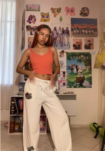 Dc : @𝓗𝓪𝔂𝓮𝓸𝓷𝓲 #dance