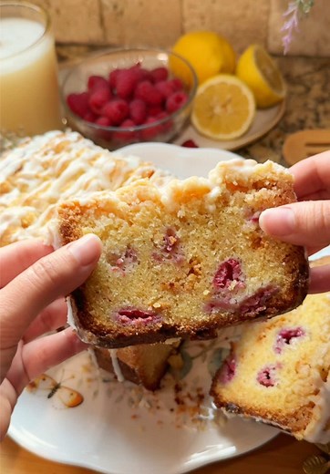 Raspberry lemon crumble bread🍓🍋✨ Recipe: Ingredients Crumble -1/2 cup granulated sugar (100g) -3/4 cup all-purpose flour (95g) -5 Tbsp unsalted butter, cold and diced (70g) -pinch of salt Raspberry lemon bread -2 cups 1 Tbsp all-purpose flour (248g) -1 1/4 tsp baking powder -1/2 tsp baking soda -1/2 tsp salt -10 Tbsp unsalted butter, softened (141g) -1 cup granulated sugar (198g) -1 Tbsp lemon zest -2 Tbsp lemon juice -2 eggs, room temperature -1 tsp vanilla -1/3 cup milk, room temperature (80