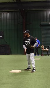 Working on how to receive different throws at second base when turning a double play. Clean footwork, secure catch, and quick exchange. If you’d like me to work with your team or come out to your city, send me a DM or email Moy Style 33@gmail.com. Check out upcoming camps at www.moystylebaseball.com 🎥 Video credit: @jayvisuals.1 #MoyStyleBaseball #InfieldWork #DoublePlay #fblifestyle @legacysportsusa | MoyStyle Baseball
