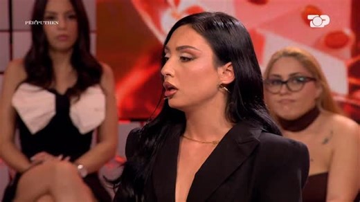 Për’puthen on Instagram: "Stelina: I lashë të gjitha inatet/Keijsi: Pse nuk më more në telefon… Për më shumë klikoni videon në kanalin zyrtar të Youtube të Top Channel Albania"