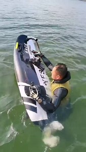 Gasoline Power Surfboard-Carbon Fiber high Speed Jet Surf Board with 3.5L Fuel Tank and 5 Removable Fins can Last About 100 kilometers.，Water Recreation Sports Supplies Suitable for Any Open Water