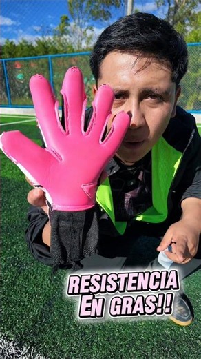 La resistencia de los guantes dragón pro rosa🔥en gras sintético‼️#guantesdeportero #goalkeepergloves