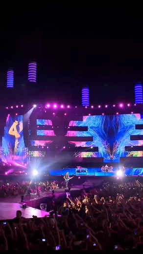 Muse - Follow Me | Rome Olympic Stadium 2013 @muse #muse #mattbellamy #chriswolstenholme #domhoward #fyp #muselive #supermassiveblackhole #musepluginbaby #simulationtheory #willofthepeople #killorbekilled