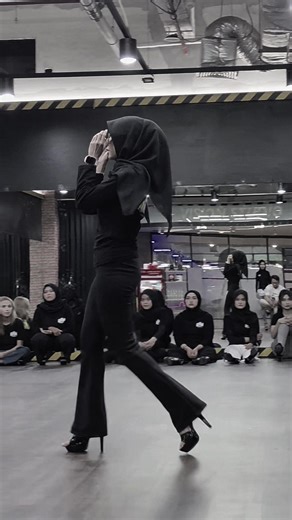 Mastering the Catwalk: Your Guide to Modeling Classes