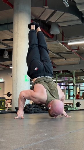 3 Finger HSPU from today 🙏🔥 #fy #calisthenics #fingerstrength