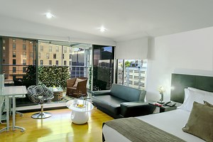 Regency Suites La Feria