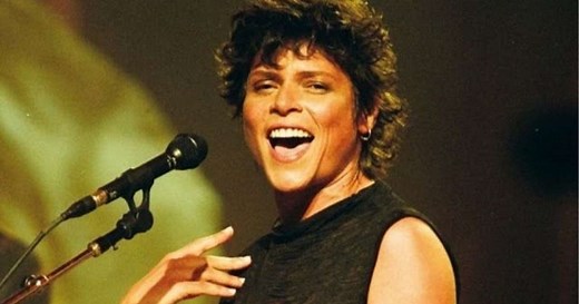 Como faleceu Cássia Eller? Relembre o momento em que o Brasil se despediu da cantora
