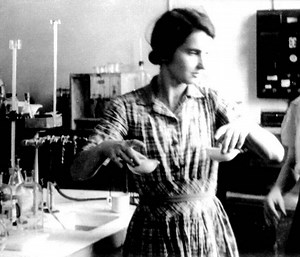 Rosalind Franklin fue una científica clave en el descubrimiento de la estructura del ADN pero fue marginada por ser mujer. Hoy se cumplen 60 años de su fallecimiento. #MujerYCiencia #RosalindFranklin | F E C Y T · Ciencia e Innovación ·