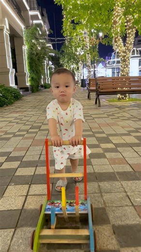 The child must be careful when crossing the street