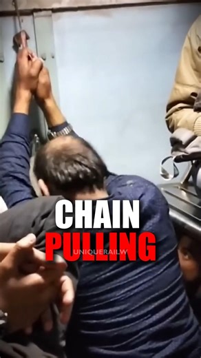 CHAIN PULLING SYSTEM VANDE BHARAT MEIN KYA HOTI HAI #shorts