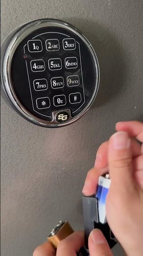 How to change battery in a Sargent & Greenleaf Digital Safe Keypad S&G