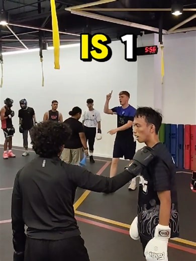 Conditioned spars get the boxers thinking 🤔🥊 Try this : BOXER 1 : Bent Arm Shots Only. BOXER 2 : Straight Shots Only. #boxing🥊 #sparring