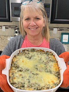 Simple beef casserole It's beefy, cheesy and leafy all in one dish. #dinner #beef #yum #easyrecipes This original video was produced by Network Media, LLC and Karen Hoke. | Home Hacks & Easy Snacks