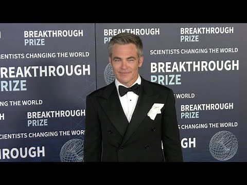 Chris Pine 2023 Breakthrough Prize Awards Ceremony Red Carpet