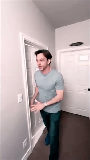 Open door and playy ! 😂#shorts #shortsfeed #explore #trending