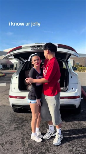 B (@girlypopbread)’s video of a cute jelly cat