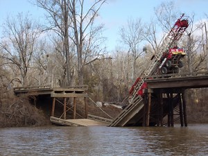 Mississippi bridge collapses while semi crosses, cutting off access to homes