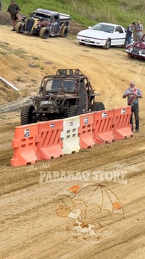 V8 4x4s Parakao Dirt Drags #drags #4x4 #automobile | The Old Parakao Store Cafe/Bar