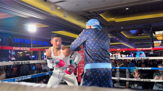 TEOFIMO LOPEZ UNLEASHES BLAZING FAST COMBINATIONS AT MEDIA DAY WORKOUTS | #LOPEZORTIZ