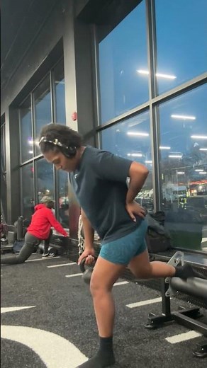 Bulgarian splits 4-5 sets, 8-12 reps, last set progressive overload #lowerbodyworkout ￼