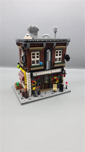 Antiques Shop Modular (from @Barweer_Official) (Xbert 66055) People will often try to convince you that spending more money is the only way to achieve great work. This is exactly the kind of modular I love: compact, characterful, easy to integrate into a city, and proof that you don’t need to spend a fortune to get a great build. This is a lovely little modular that punches well above its price. It’s on the cheaper side, but that doesn’t affect the quality at all — solid build, great design, and