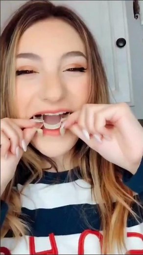 Automatic Retractable Halloween Vampire Fangs