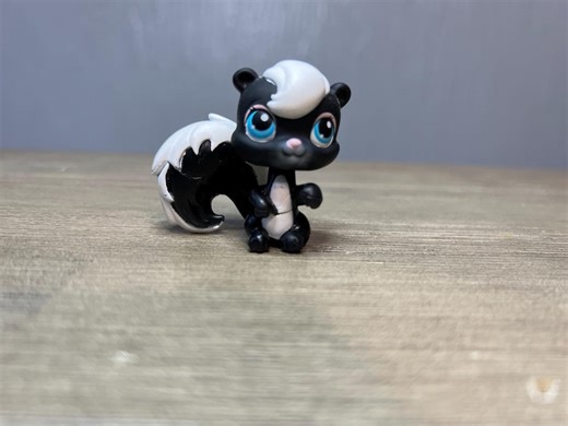 Authentic LPS Skunk #85 2005 – FIRST Skunk Released – Blue Eyes Red Magnet - Etsy