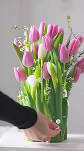 🌷🌿🌹 #flowerwrapping #bouquetofflowers #flowerarrangement #floraldesigns #flowerbox | FloralSupplies.com