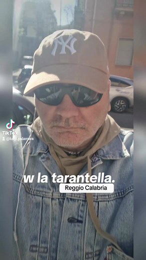 W la tarantella calabbrisi. Piazza Italia a Reggio Calabria #tarantella #luigipalamara #palamaraluigi #reggiocalabria #piazzaitalia | Luigi Palamara Giornalista