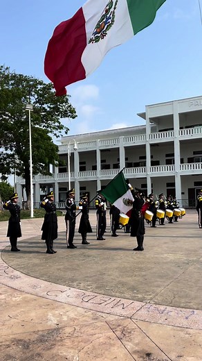 Honores a Nuestro Labaro Patrio - Escolta de Banderas en México