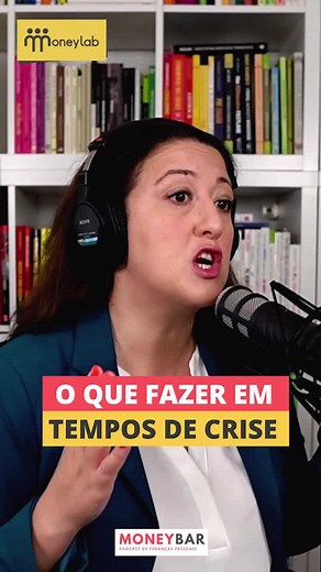 ⏳ Sabe por onde começar a organizar as suas finanças pessoais? O que costuma fazer? Partilhe nos comentários.👇 Trecho do episódio 150 do podcast MoneyBar, disponível em todas as plataformas de streaming. #moneybar #podcast #educacaofinanceira #literaciafinanceira #dinheiro #financaspessoais