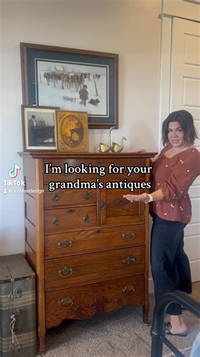 I’m looking for your grandma’s antiques. 👵🏼 milk glass old trunk big crocks A little humor to get your weekend started! Happy Friday! 🤪😂😜 #humor #funny #imlookingforamaninfinance #farmhouse #antiques #vintage #grandma #amilesdesign | A.milesdesign