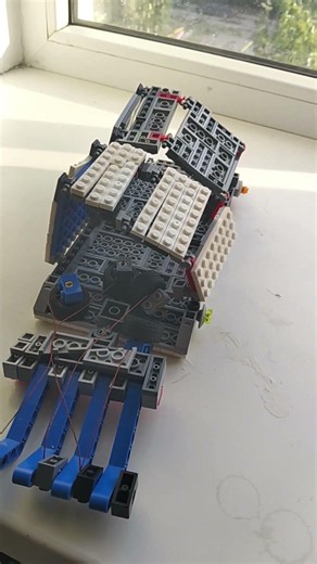 я сделал из lego рабочую руку #