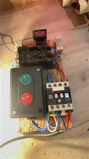 A review of a push-button starter and an old Soviet 500-watt incandescent light bulb in 1986.