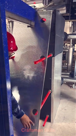 "Metal Sheet Securing Hacks: How Pros Keep Plates Steady While Working! 🛠️"