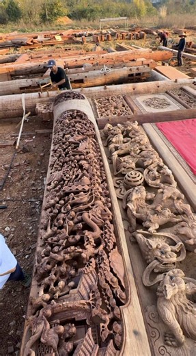 Chinese wood carving is among the country’s oldest and most respected crafts, with origins reaching back to the Neolithic period and early imperial dynasties. Early artisans carved wood into both structural and decorative elements for buildings, laying the foundation for a tradition that expanded across centuries. Over time, regional schools such as Dongyang wood carving, boxwood carving, Chaozhou gilded wood carving, and Fujian longan wood carving developed distinct techniques and visual styles