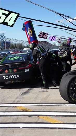 Reverse pit stops are no match for the 54 crew 🔄 tygibbs wins the race off of pit road 👏