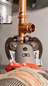 Piping up a new water heater 💦 Removing this natural gas water heater and installing a new unit for a client. Using copper press fittings to adapt to the existing piping #plumbing #plumber #diy #fyp #reels #homerepair #plumbingrepair #foryou #plomero #handyman | The Plumberlorian