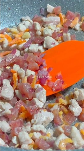 Making the filling this way makes sticky rice amazing! #alotravinh #food