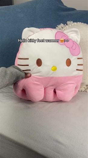 Anything hello kitty related>> #hellokitty #sanrio #kitty #kurumi #feetwarmer