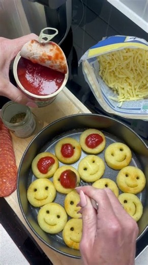 McCain Smiles Pizza 👫MEALS 4 KIDS | Easy Air Fryer Recipe #childfriendly #airfryer #kidsfood #recipe